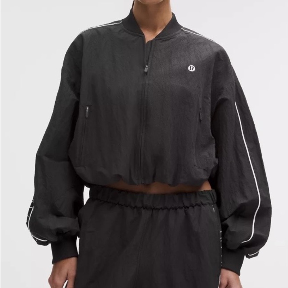 lululemon Crinkle Nylon Track Jacket
Wordmark. Size M